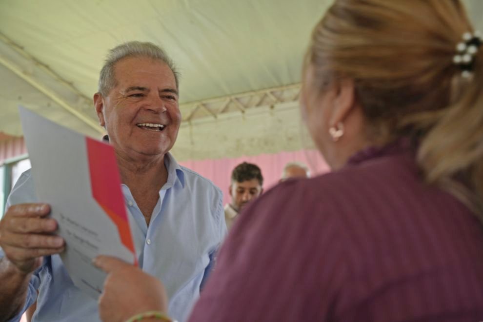 gobdecordoba's tweet image. 🌾♻️ En #Córdoba, seguimos invirtiendo para impulsar la producción #sustentable.

🌳 Acompañamos a 235 productores frutihortícolas, validados a través del Programa de Buenas Prácticas Agropecuarias (#BPAs).

🌧️☀️ Además, establecimos un fondo propio de emergencia agropecuaria