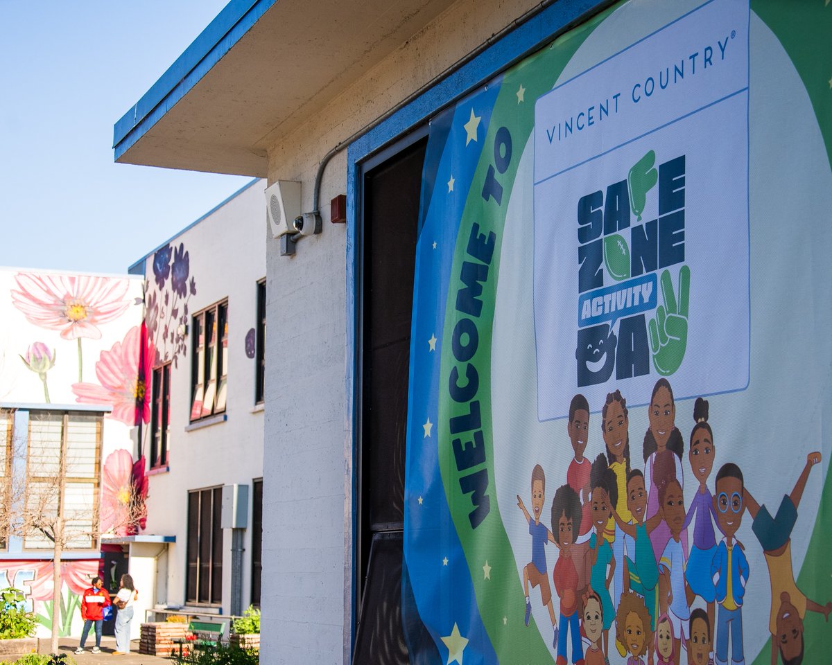 ZebraTechnology's tweet image. We're happy to team up with @VincentCountry again for the Safe Zone Activity Day during #SuperBowl week! Led by @NFL legend @TroyVincentSr and his wife @cheftommiv, this event creates a fun, safe space for kids in underserved communities.👏 

#VincentCountryIMPACT #BetterEveryDay