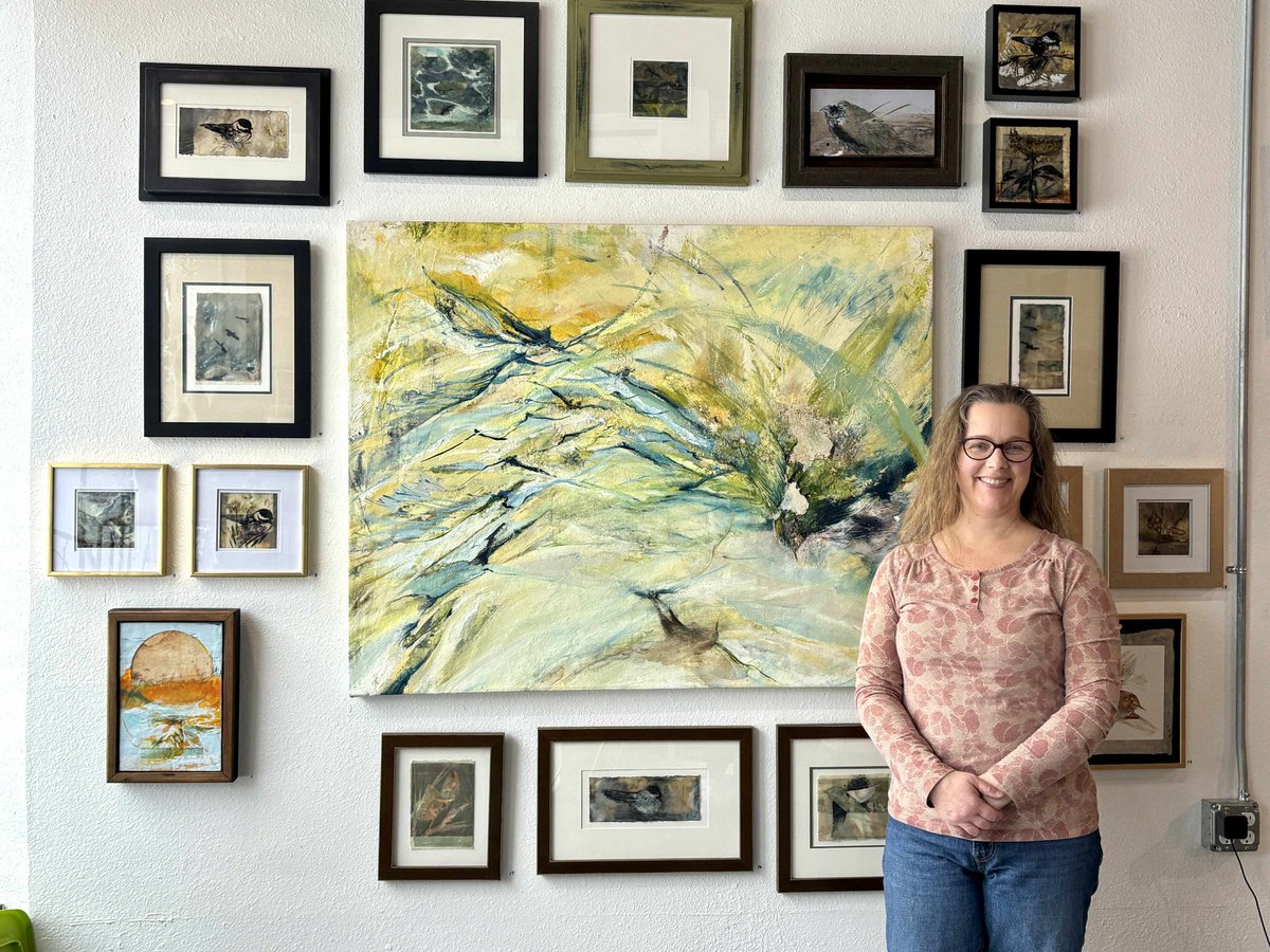 Gallery4Fargo's tweet image. We have a new Artist in Residence at Gallery 4!

Karena Ness is a self-described “Artist in the Company of Birds."

#karenaNess #encaustic #painting #birdPaintngs