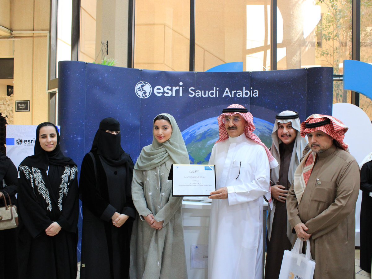 chssksu's tweet photo. #متابعة |

سعادة عميد #كلية_العلوم_الإنسانية_والاجتماعية أ.د. عبدالوهاب أبا الخيل، يتفقّد أجنحة الجهات المشاركة في #ملتقى_المستقبل_الوظيفي، يرافقه عدد من القيادات الأكاديمية والإدارية.

وسط حضور طلابي متميّز، ومشاركة عدد من الجهات الإعلامية في التغطية.

#جامعة_الملك_سعود https://t.co/4avSh3Yl9V