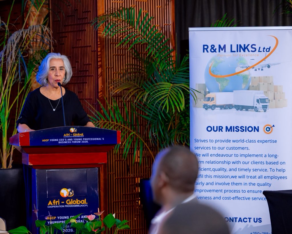 Afri_GlobalP's tweet photo. The Ambassador of Brazil in Rwanda . Her excellency Irene Vida Gala @IVG2909 on her speech as a guest speaker at #YoungCEO’s & #YoungProfessionals talked about how Brazil hosts the largest and most dynamic startup ecosystem in Latin America. It is one of 25 countries leading the https://t.co/k6zA98W4NN