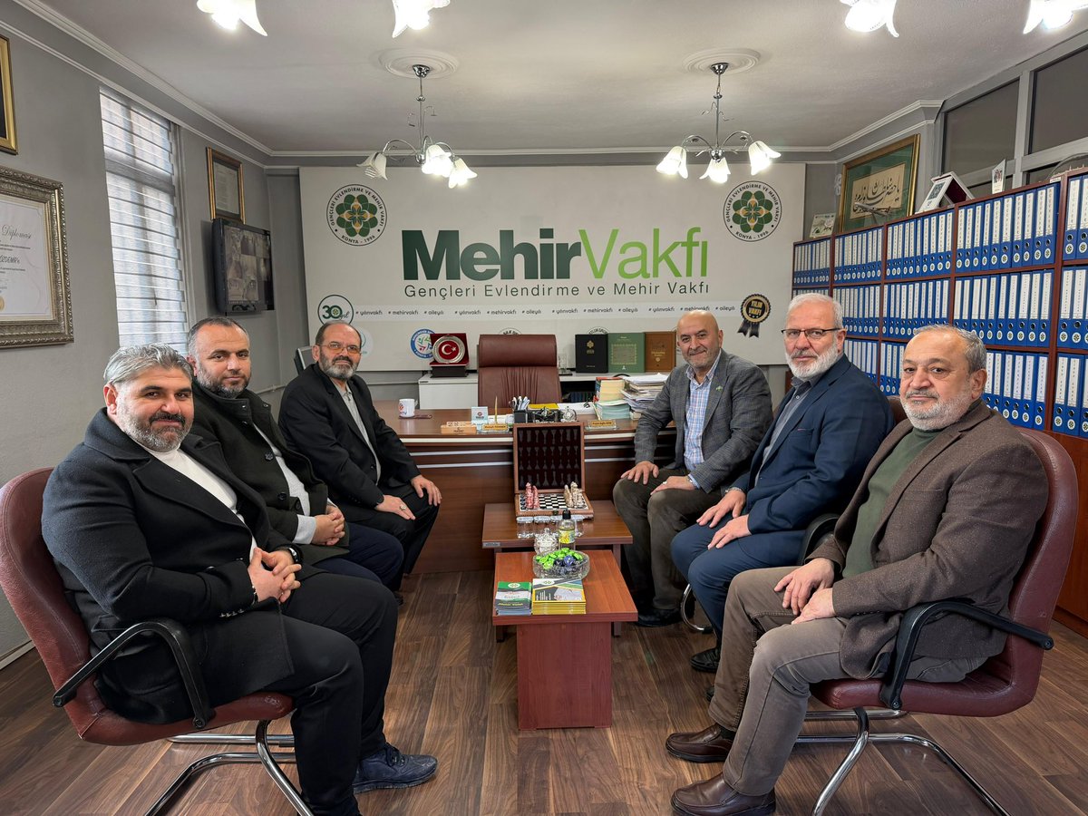 İstişare Kurulu Başkanımız Nurettin Soyak ve Konya Şb Başkanımız Mustafa Metin, Mehir Vakfı Mütevelli Heyeti Başkanı Mustafa Özdemir’i ziyaret etti. Yılın Vakfı seçilen Mehir Vakfı’nı tebrik ederek aile ve gençlik çalışmaları üzerine güzel bir sohbet gerçekleştirdiler.