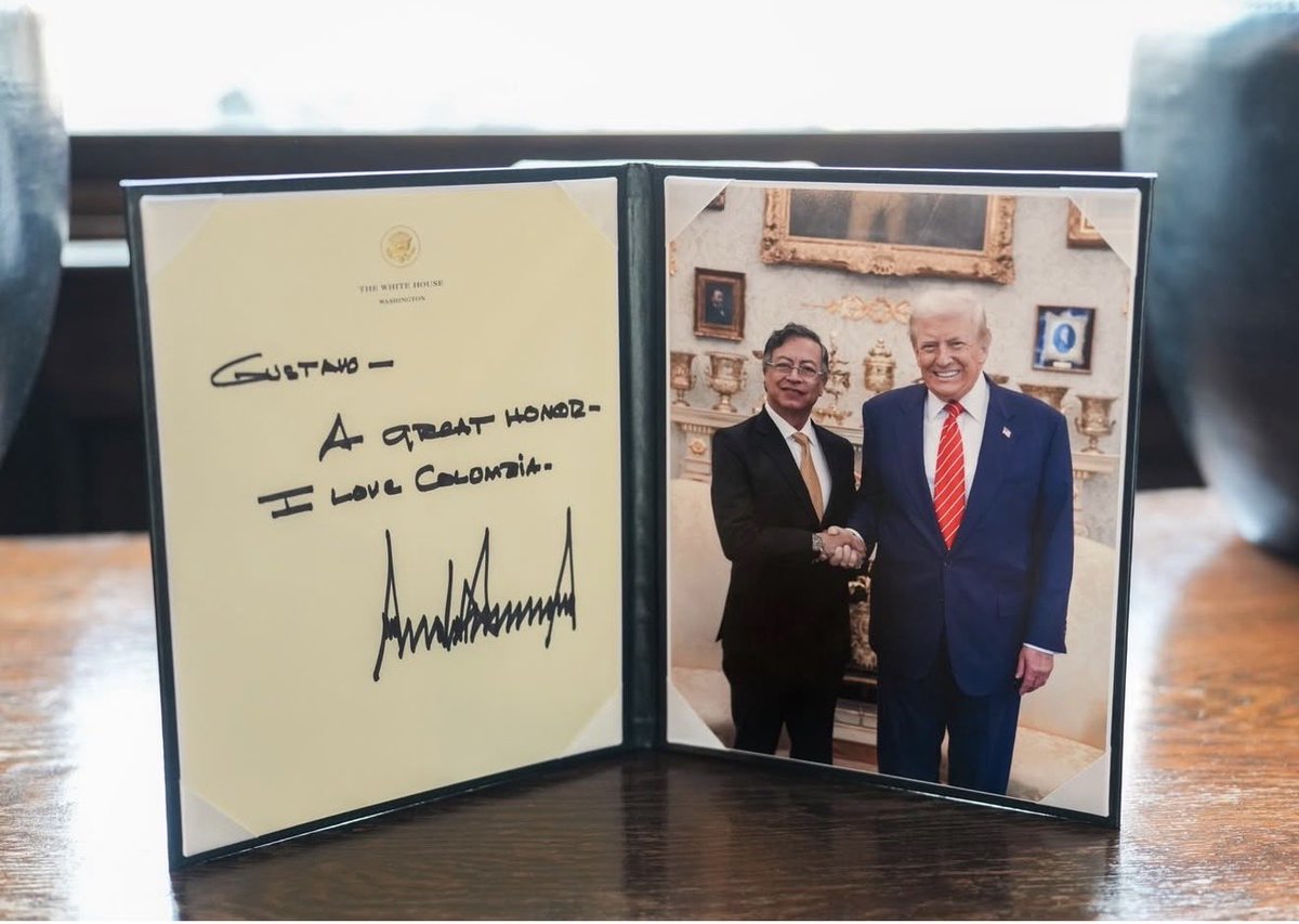 DCoronell's tweet image. “Gustavo. Un gran honor. Adoro a Colombia. Donald J Trump” Todo indica que el encuentro salió bien