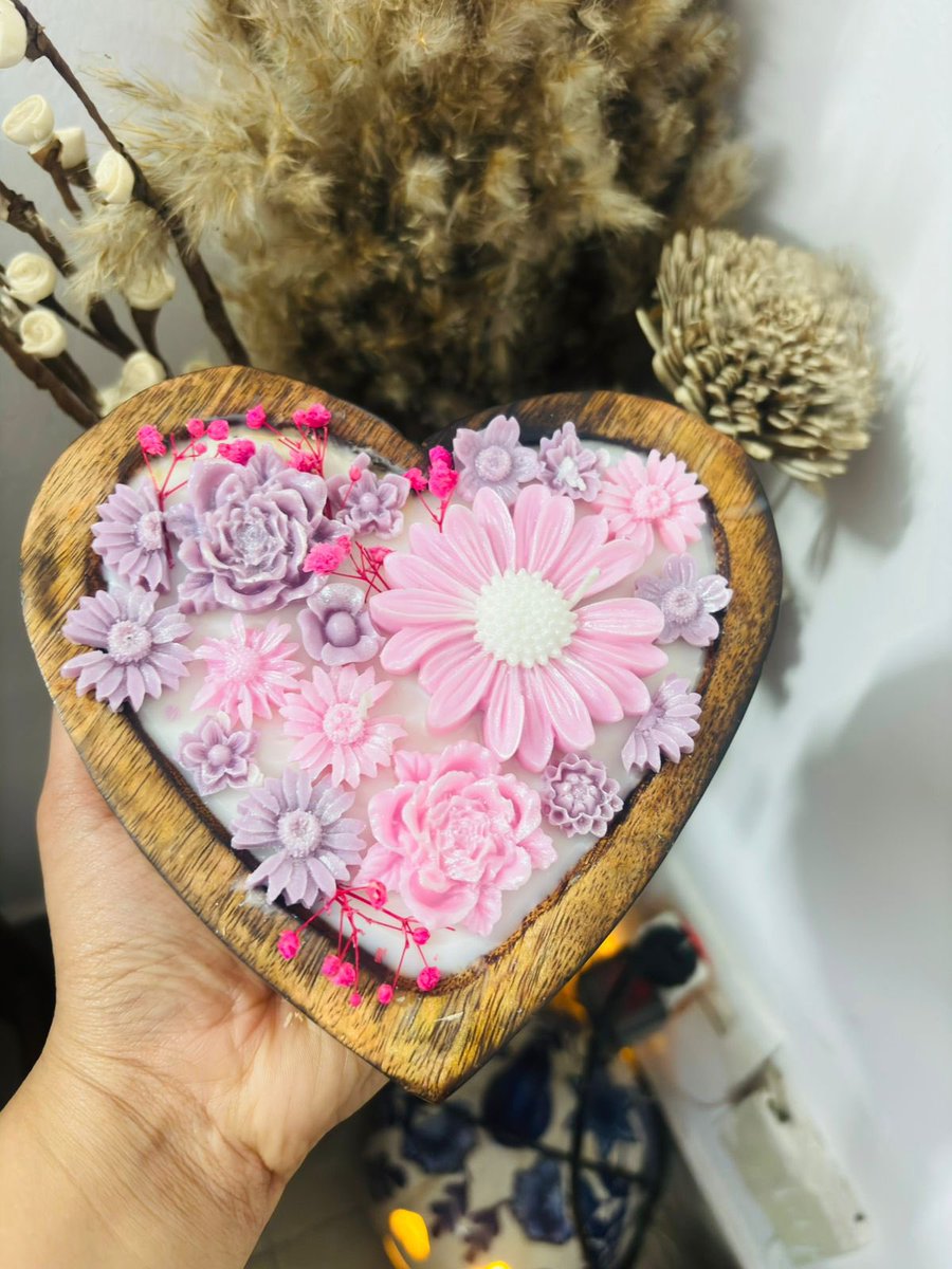 Nikhil7720's tweet photo. Got some amazing and the prettiest scented candles from Flames for you By Prachi 😍😍😍

Check their insta if you like to have those in your favourite part of the house too 

https://t.co/heNY5cgGN4

#homedecor #candles #love #ValentinesDay #viral https://t.co/O6yeISjI7o