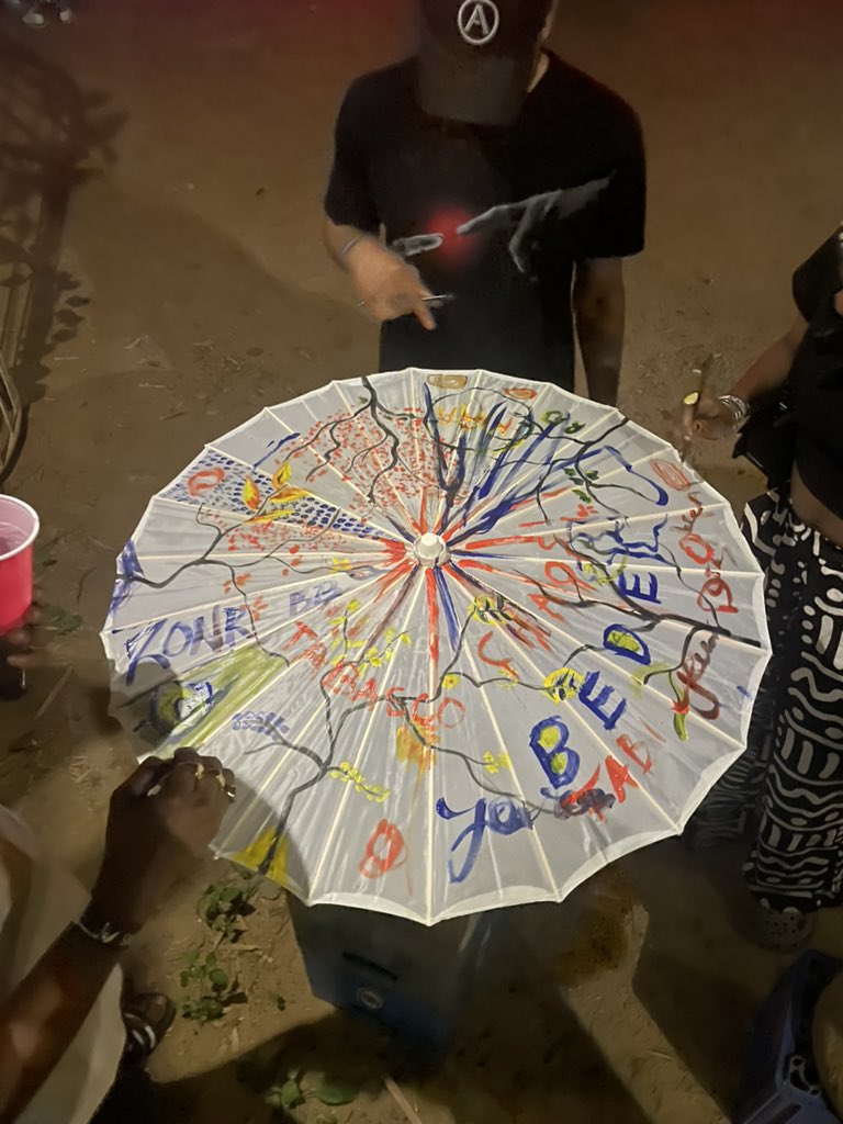 BadhumanDesigns's tweet photo. When you leave the cooking to more than one human!
last picture 😅
#bhdesign #art #Carousel   #bushbarsession https://t.co/l3yo015wYl