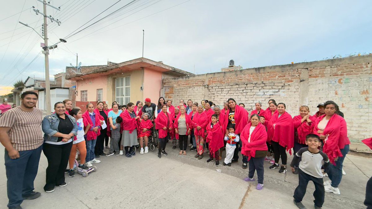 ❄️🧣 En invierno, nadie debe enfrentar el frío solo. Seguimos trabajando cerca de la gente, llevando apoyo y abrigo a familias de #PurísimadelRincón.

#SigamosTrabajando #DiputadaAmiga