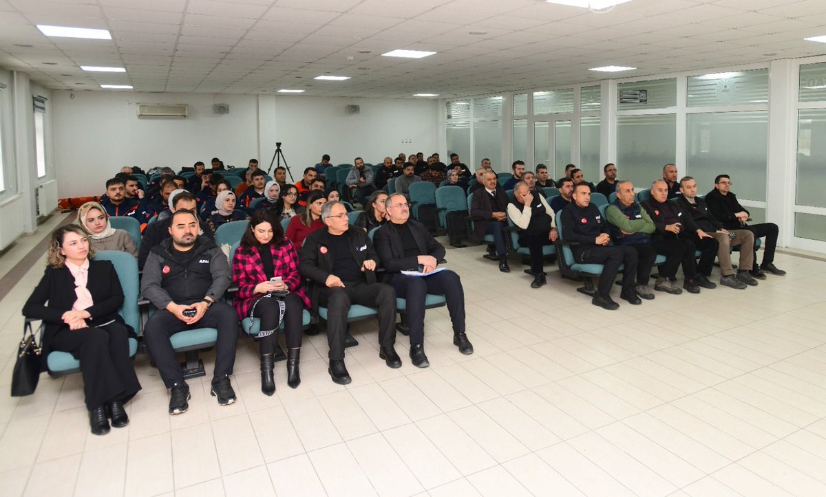 vanguvenlikmyo's tweet photo. #Van #vanafad #vangüvenlikmyo @afadtopluluguyyu @habervanyyu https://t.co/p47XxcXW4r