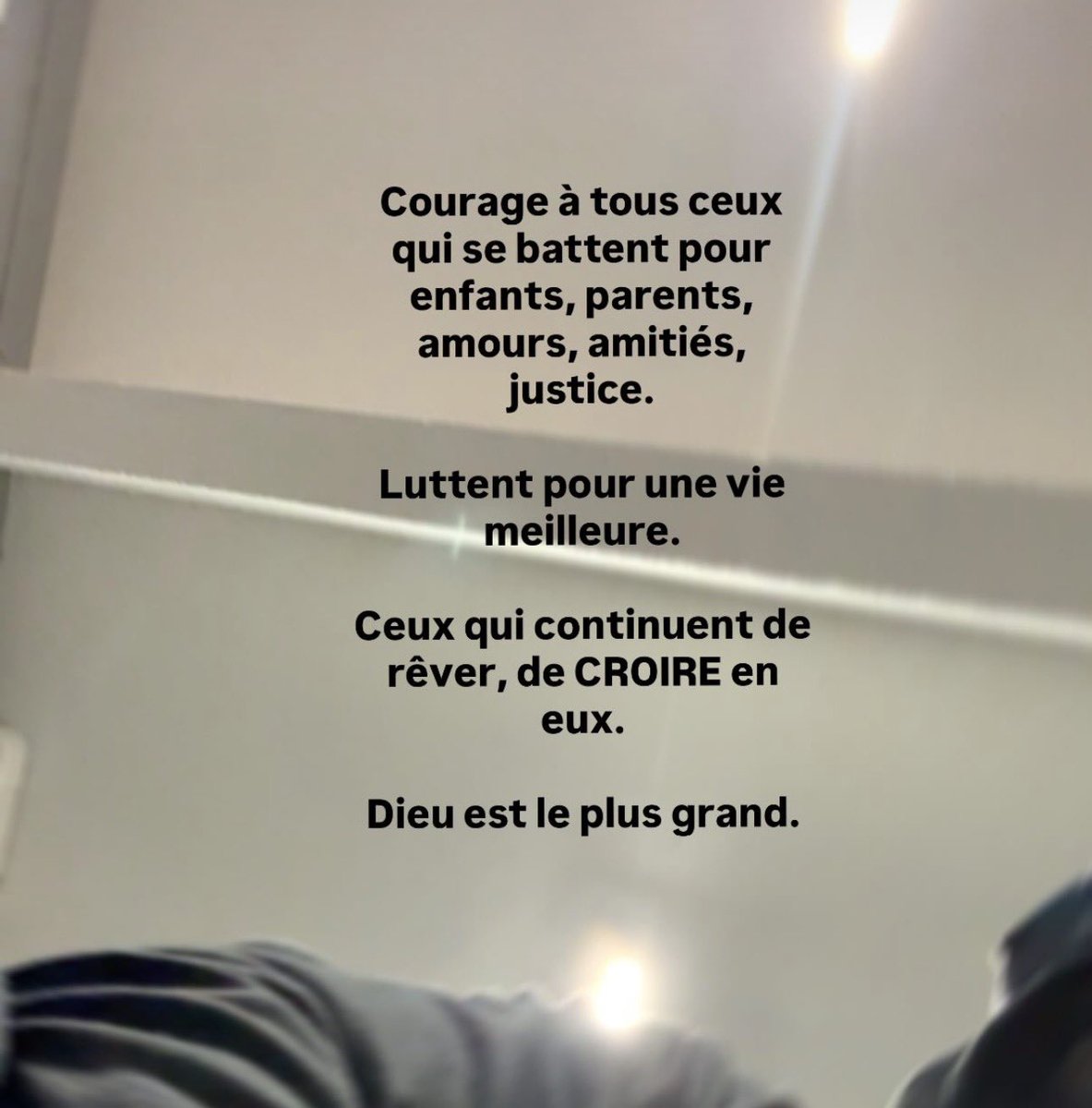 Kulturlesite_'s tweet photo. ADEMO adresse un très beau message sur son compte INSTAGRAM 🤍

« Courage à tous ceux qui se battent pour enfants, parents, amours, amitiés, justice.

Luttent pour une vie meilleure.

Ceux qui continuent de rêver, de CROIRE en eux.

Dieu est le plus grand. » https://t.co/EyzHMtVel1
