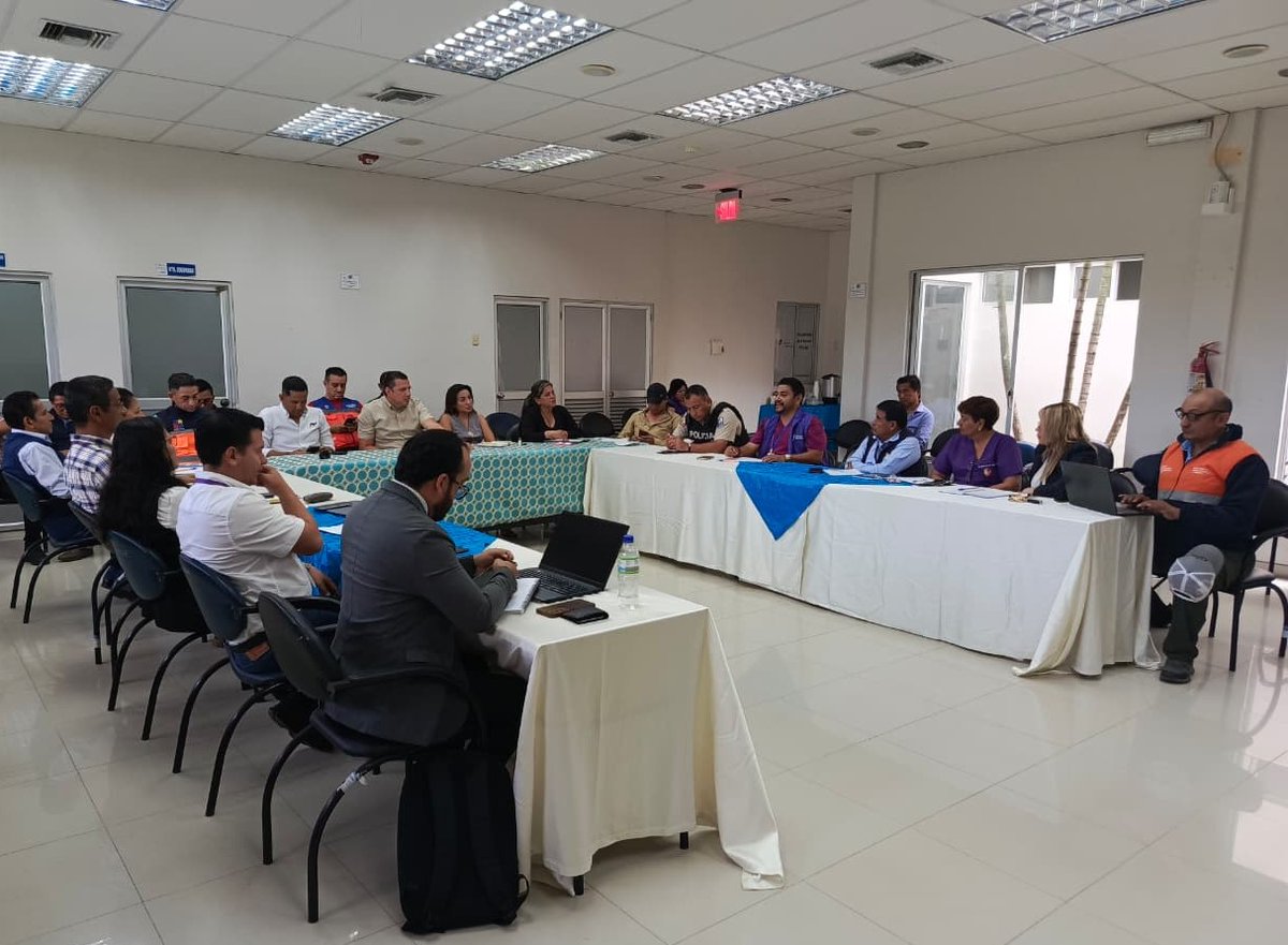 EducacionZ7_Ec's tweet photo. 🌧️ En El Oro convocamos a la Mesa Técnica Nro. 5 para coordinar estrategias de mitigación ante la etapa invernal.

Nuestro objetivo es proteger las instituciones educativas y garantizar la seguridad de los estudiantes. 🏫🛡️

#ElNuevoEcuador https://t.co/BCoBoXSEZp