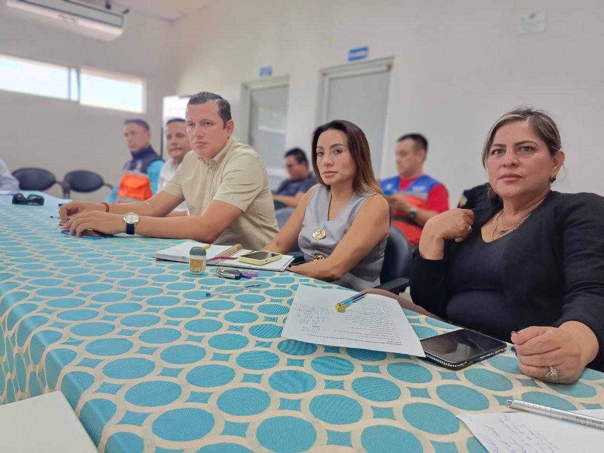 EducacionZ7_Ec's tweet photo. 🌧️ En El Oro convocamos a la Mesa Técnica Nro. 5 para coordinar estrategias de mitigación ante la etapa invernal.

Nuestro objetivo es proteger las instituciones educativas y garantizar la seguridad de los estudiantes. 🏫🛡️

#ElNuevoEcuador https://t.co/BCoBoXSEZp