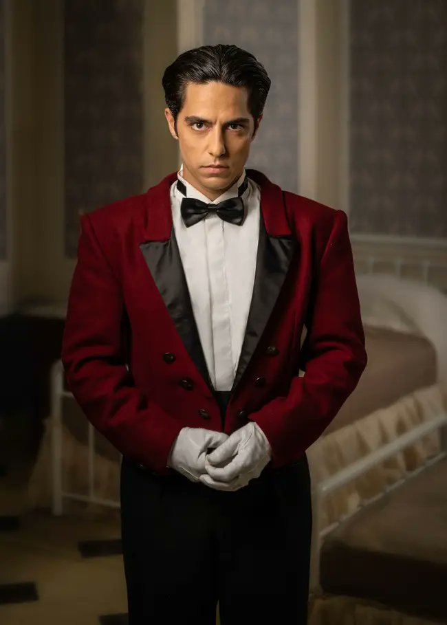 #grandhotel Άραγε βρήκαν τόσο βλάκα και στην ισπανική σειρά ή εμείς έχουμε το προνόμιο ;;;