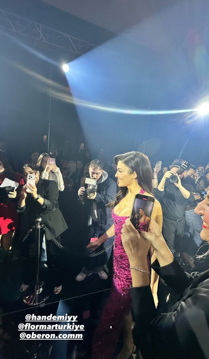 DailyHandeErcel's tweet image. İcon 💖
#HandeErçelXFlormar #HandeErçel