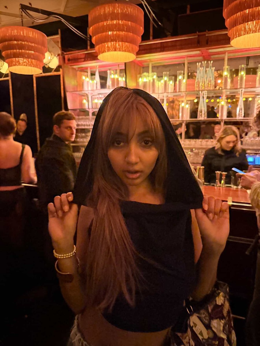 pinkpantheress2's tweet image. feelin like a million bucks