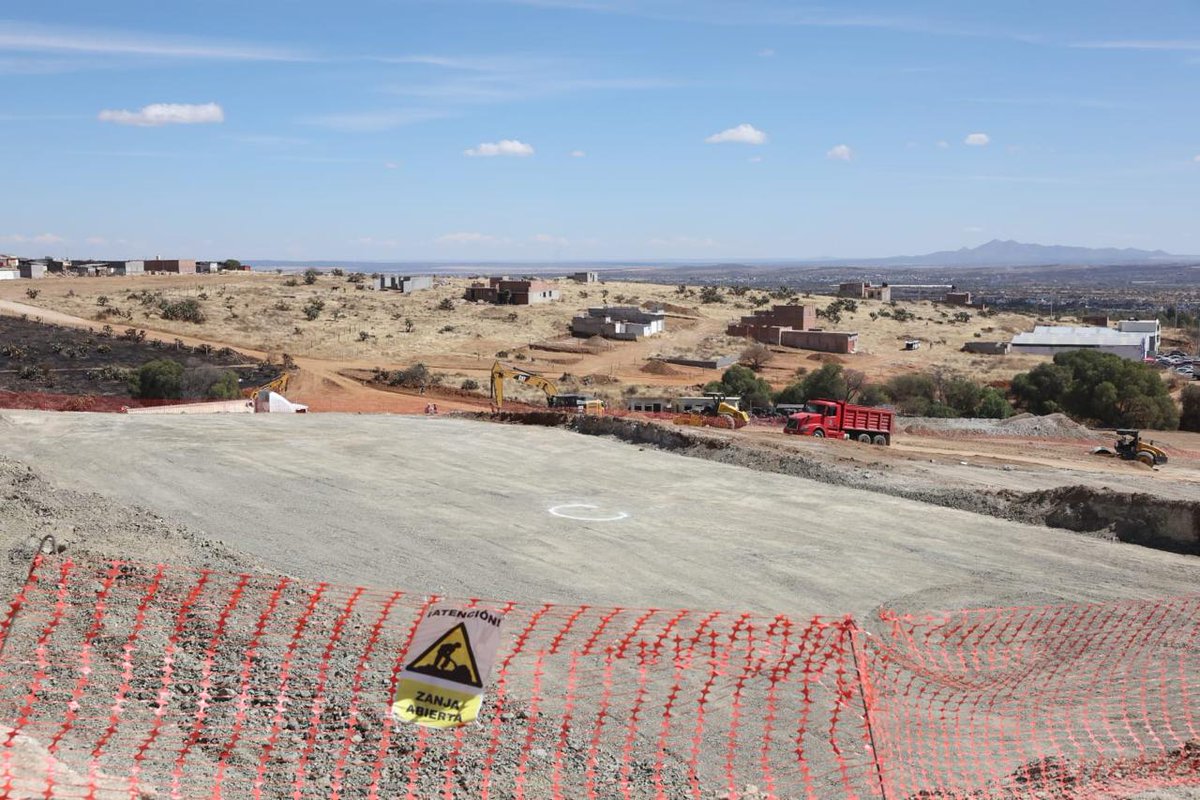 La construcción del Hospital de Tercer Nivel, en Guadalupe, sigue avanzando. Esta tarde supervisamos los avances de esta importante obra.

Desde hace más de 10 años, en mi lucha social y política, planteé este proyecto como una prioridad y ahora será una realidad que traerá