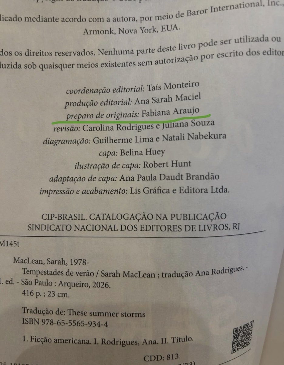 fabiexpress's tweet photo. Trabalhar com livros é bom demaaaaaaais! 😍 Iniciando um fiozinho maroto dos trabalhos que fiz. 📚 (atualizando)
1.
Livro: Tempestades de verão ⛈️
Autora: Sarah MacLean
Editora: @editoraarqueiro
Trabalho: Preparação
#copidesque #preparação https://t.co/pC86XnVTRp