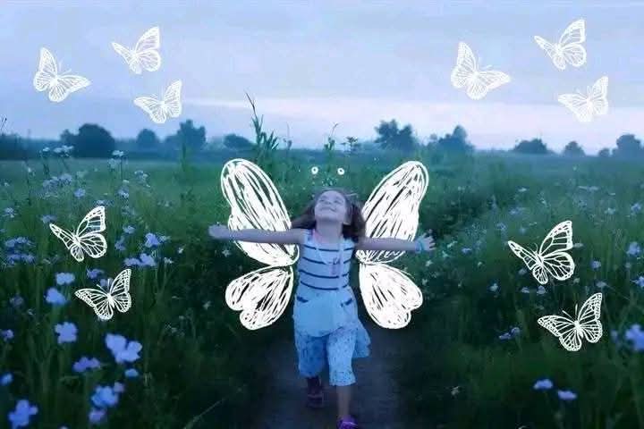 "أحبُّ أن أرى أيديّ النَّاسِ وهي تلامسُ أحلامَهم،
وأقولُ: ياربِّ،
أتِمَّها عليهم، وهب لنا.

ياربِّ، هب لنا. 🎀🦋