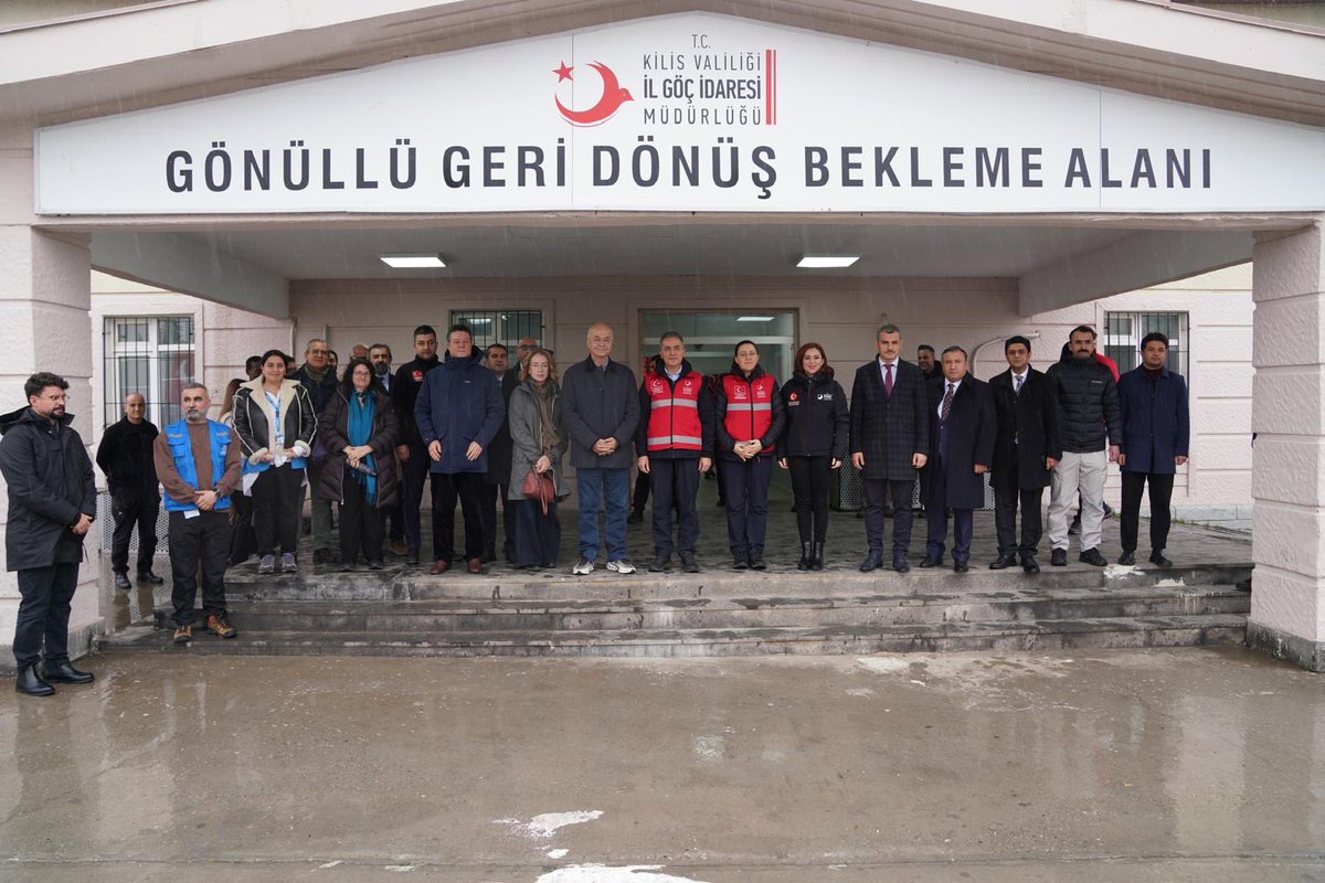 United Nations High Commissioner for Refugees (UNHCR) Barham Salih, accompanied by Türkiye’s Presidency of Migration Management President Huseyin Kok, visited the Oncupinar border crossing in Kilis to observe Türkiye’s voluntary return operations for Syrians.

The Presidency of