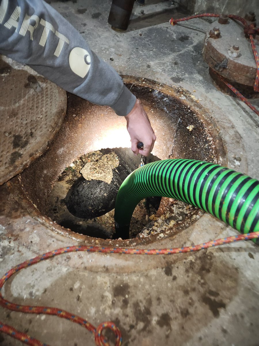 BuffaloSewer's tweet photo. 🚫 Flushable ≠ safe.
Our crews removed enough wipes to fill both Sabres nets—costing ratepayers big. Wipes clog pipes, jam pumps, and pollute waterways.
Stick to the 4 P’s only. https://t.co/6NTZQdsnlL