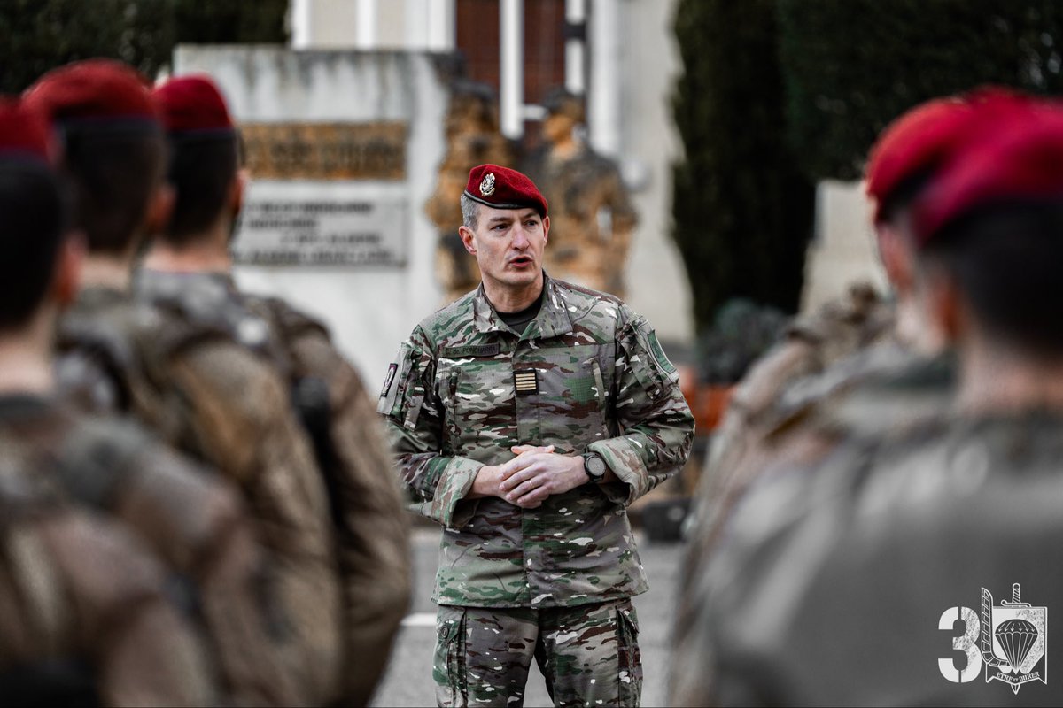 3RPIMa's tweet photo. Remise des insignes commando pour la section de jeunes engagés, clôturant 2 semaines de stage intensif…
👊🏻 Franchissements de pistes individuelles et collectives,
👊🏻 Combat corps à corps,
👊🏻 Missions chaque nuit,
👊🏻 Séquences opérationnelles dans une eau à 8°C,
👊🏻RAID de 95km... https://t.co/v0kvqtJbPK