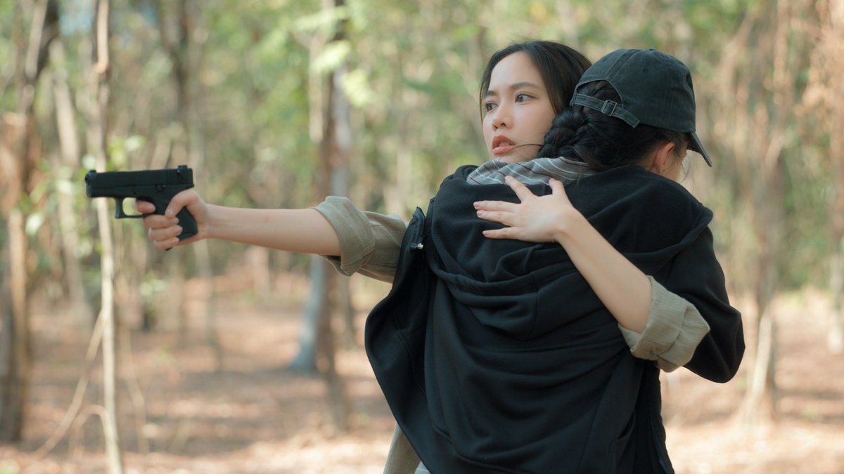 THE AIR Q21 SHOOTING
#เสน่หาวาโยคิว21

ท่าโอบสาวเหนี่ยวไกปืน นี่มันเท่จริงๆ
ฟีลแบบ ผู้หญิงข้าใครอย่าแตะ

หมวดลมหล่อมากกกกกกก