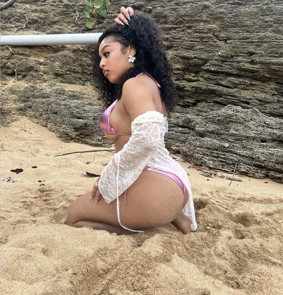 thatsjayedah's tweet photo. been that, you knew that🌸 https://t.co/LF9KXjvK2k