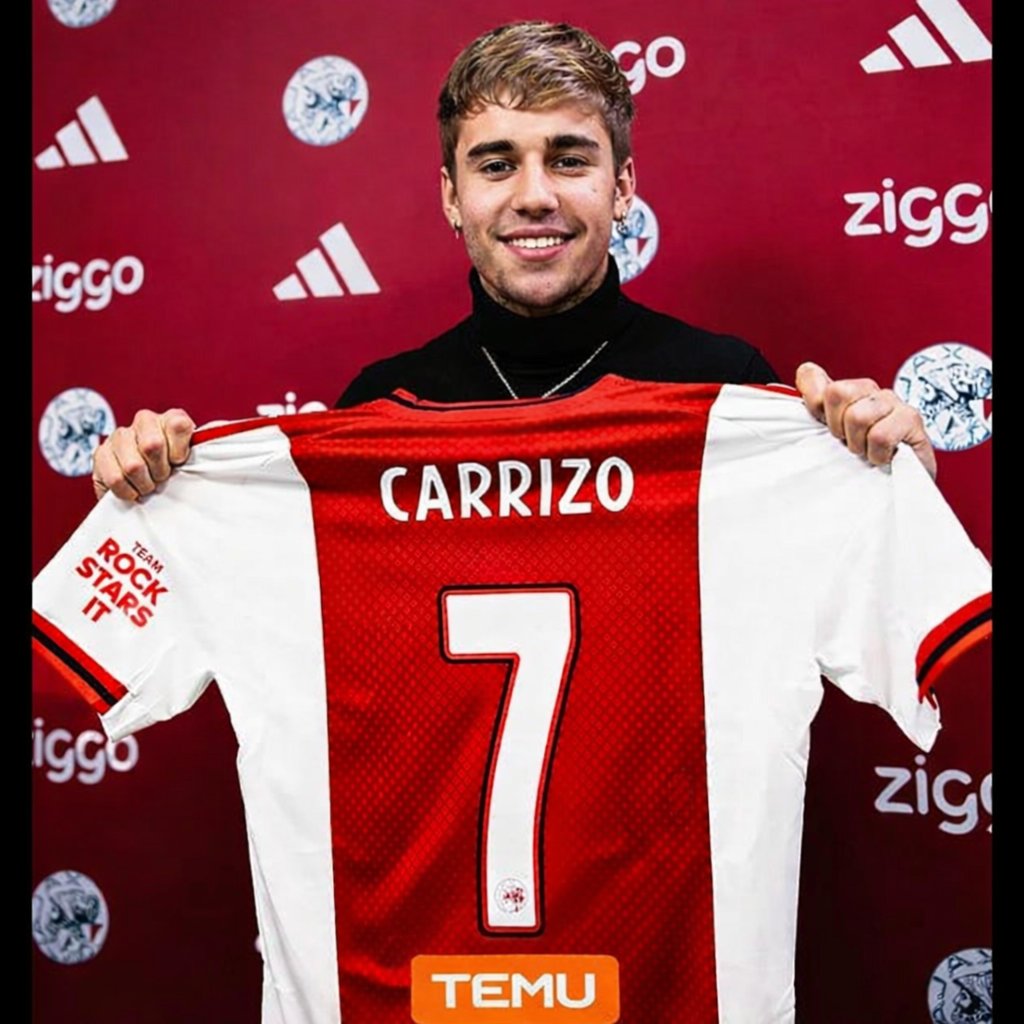 Welke van de 2 foto's is echt?

#Ajax #Carrizo #Transfer