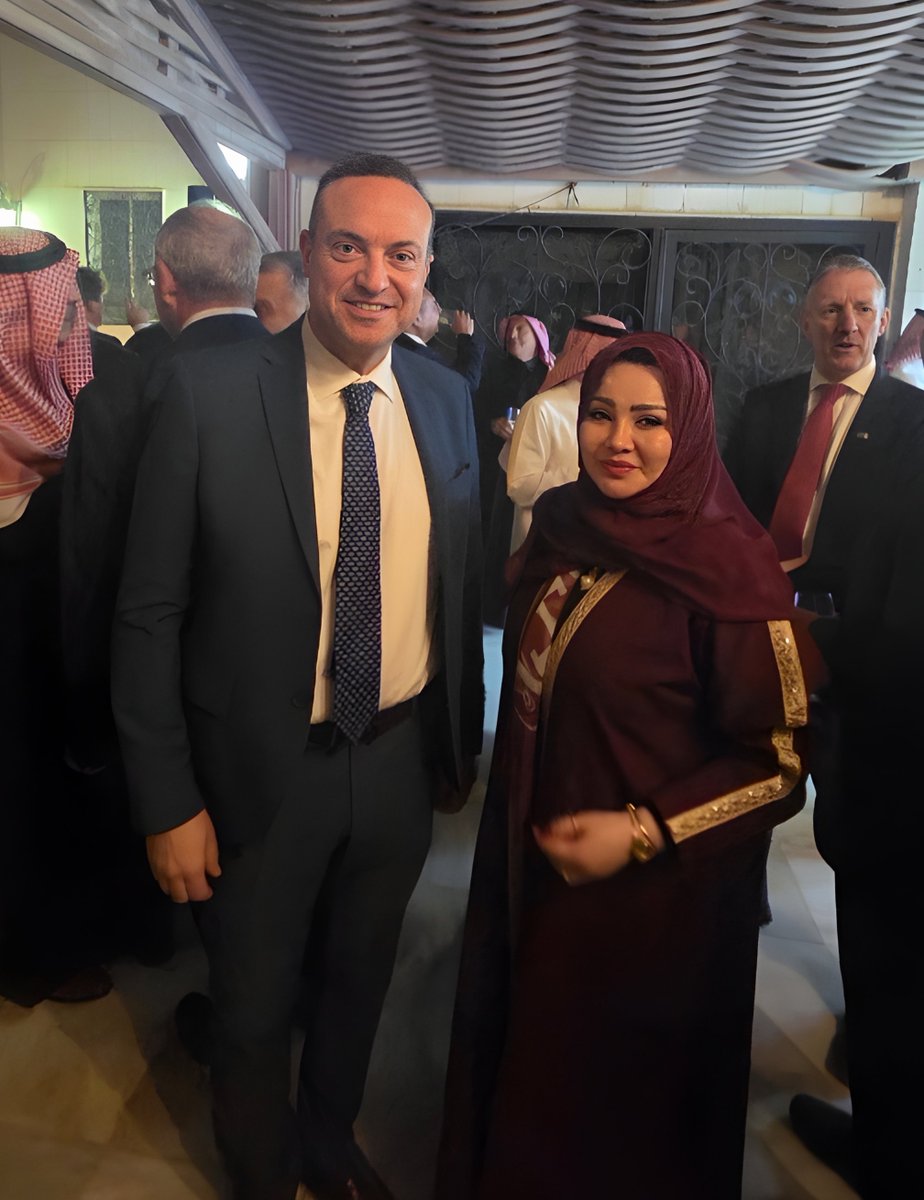 سعدت بلقاء سعادة السفير اللبناني الأسبق <a href="/FawziKabbara/">Fawzi Kabbara</a>  الذي اختار مواصلة مسيرته في #الرياض عبر تأسيس عمل استشاري نوعي يقدّم قيمة حقيقية للشركات والمنظمات. خبرة دبلوماسية وإدارية تراكمت عبر عقود، ورؤية واسعة تُترجم إلى إرشاد مهني يعزّز بيئة الأعمال ويثري منظومة الخبرات.