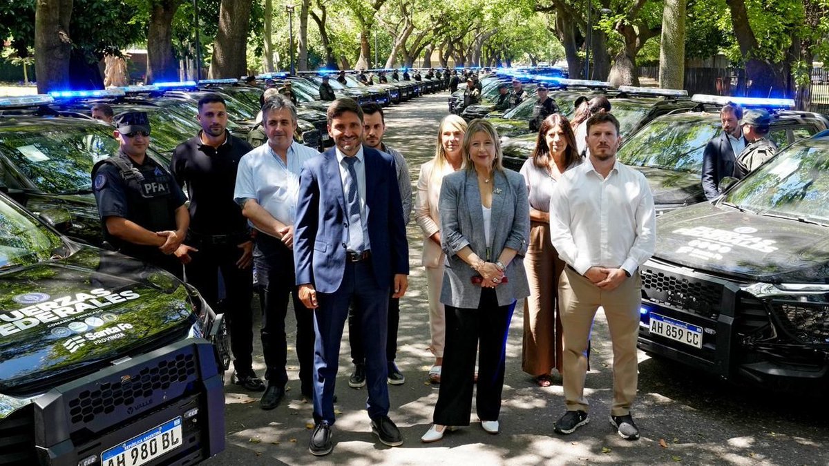 💬🚔 #Seguridad || Pullaro, junto a Monteoliva: "Logramos lo que nadie creía posible: un derrumbe del delito en #Rosario y en #SantaFe" tinyurl.com/yyu4tyds