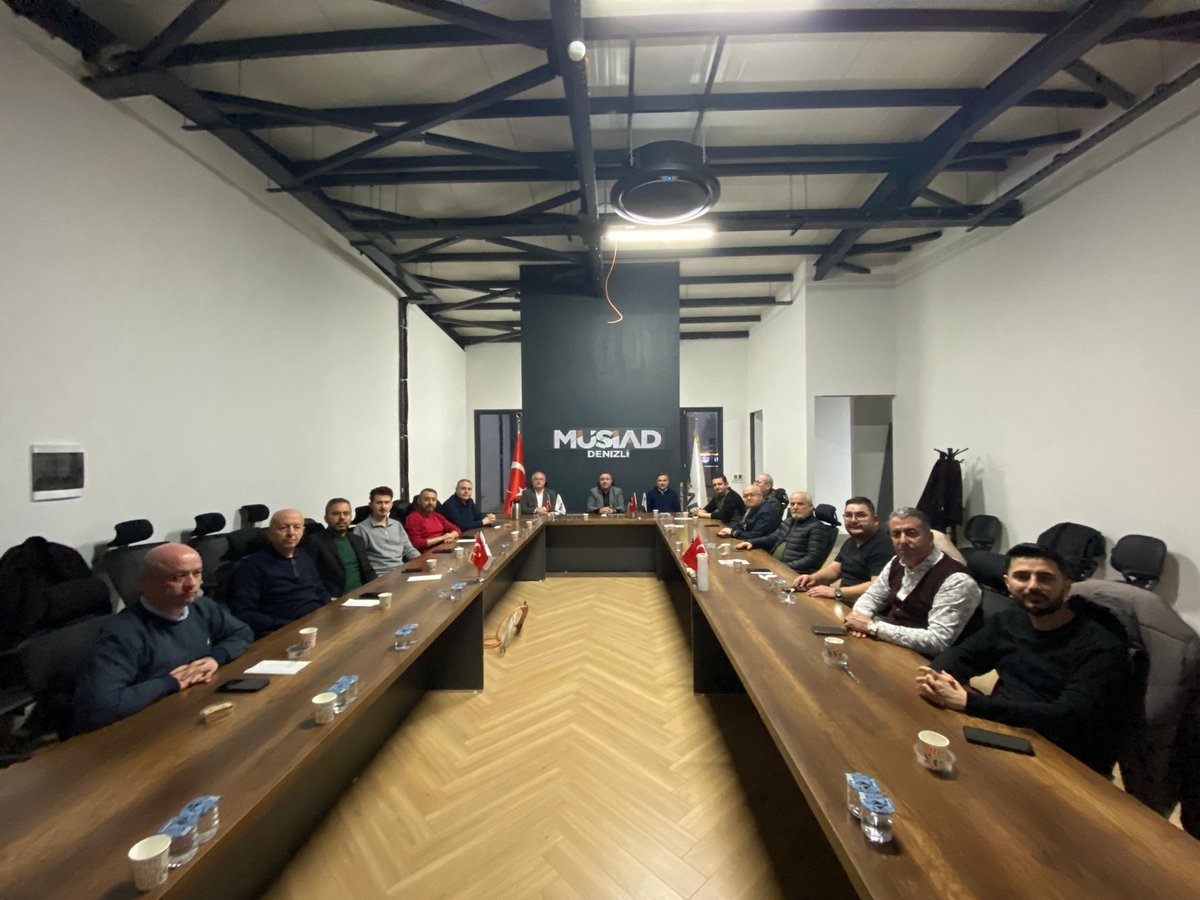 Şube Başkanımız Engin Boyacı başkanlığında, önceki dönem Şube Başkanımız Mehmet Akgün’ün de katılımıyla, yeni şube binamızda ilk Yönetim Kurulu toplantımızı gerçekleştirdik.

Yeni hizmet binamızın camiamıza ve şehrimize hayırlı olmasını temenni ediyoruz.