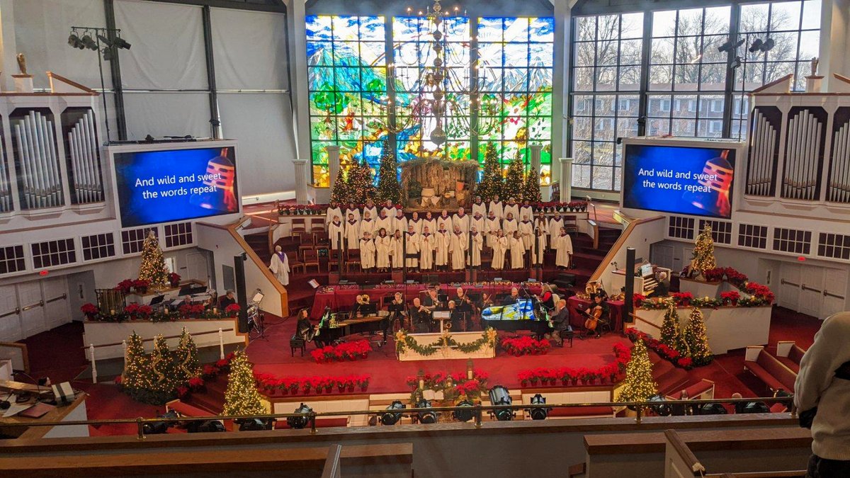 Daktronics's tweet image. From outdoor message centers to indoor video walls, churches use digital signage to share schedules, verses and live video - helping visitors feel at home. See more reasons to go digital: daktronics.com/worship #WorshipTech #DakDisplays #LEDSigns