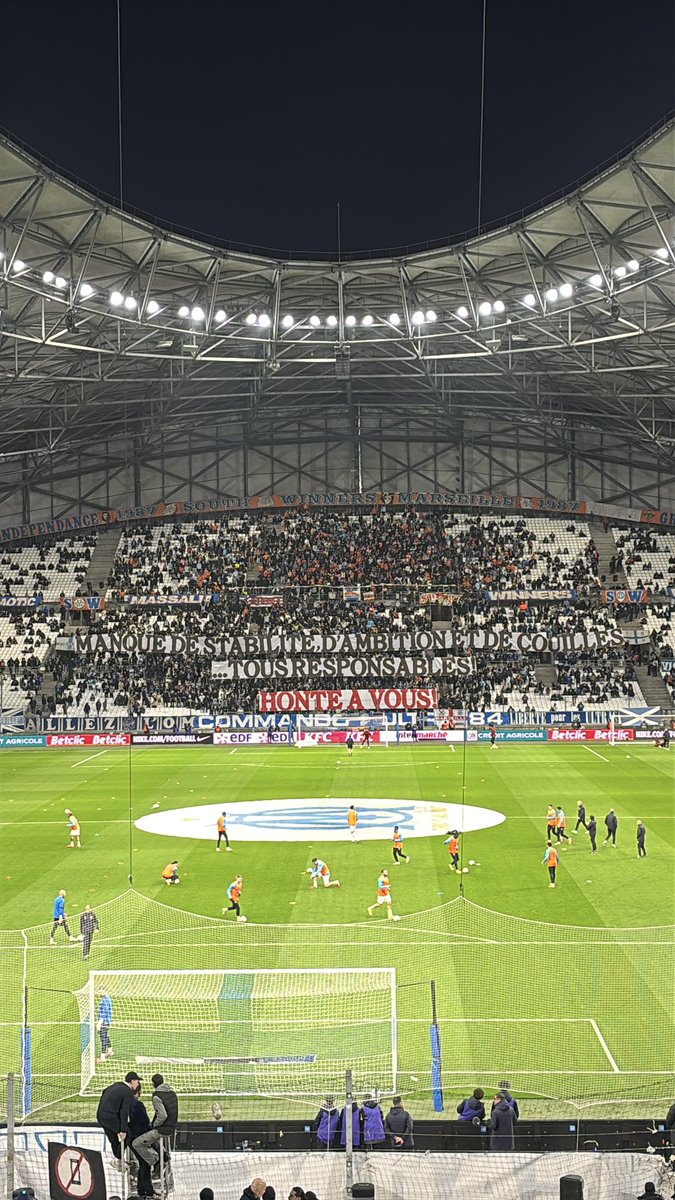 thomas_gadot's tweet photo. Les tifos s’enchaînent à Marseille après la désillusion en coupe d’Europe !! https://t.co/yqeLaOjOEq