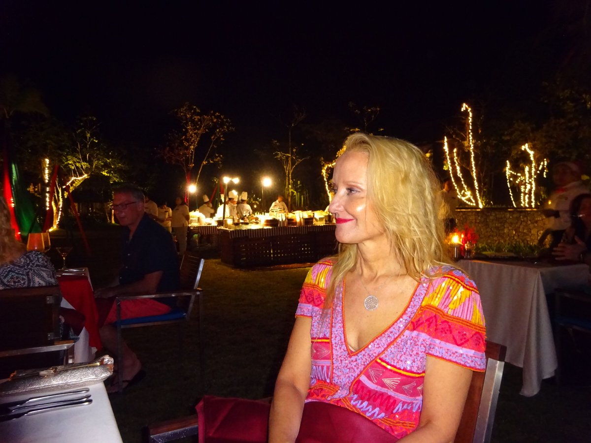 I love being away at Christmas. This was taken in Kao Lak, Thailand.

#Anulade #travel #tb #holiday #thailand