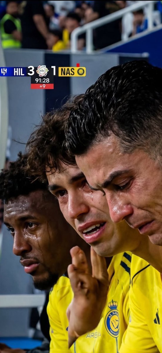 هذه موع عاشقين  !

ولولا الهلال ما ذلّ في الأرض عاشق 
ولكن عزيز العاشقين ذليل …

#بنزيما_هلالي