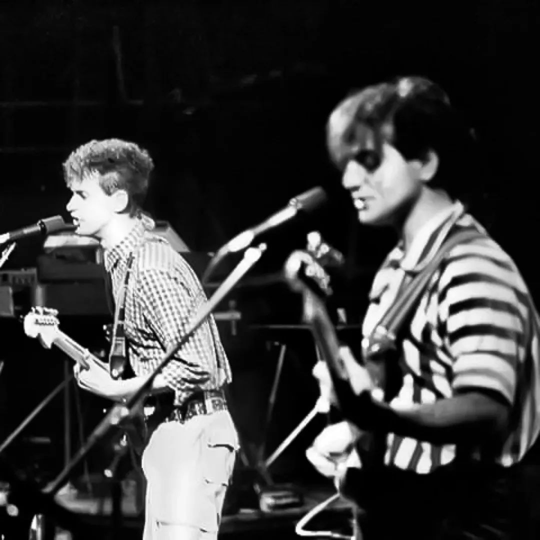 "Teníamos fans, muchos chicos que se identificaba con la banda y que estaban siempre parados delante de nosotros". 

📖 Fragmento de "Yo Conozco Ese Lugar" de <a href="/ZetaBosiobyZeta/">zeta bosio</a>

Archivo: Recital del lago. Diciembre de 1984.

<a href="/sodastereo/">Soda Stereo</a>