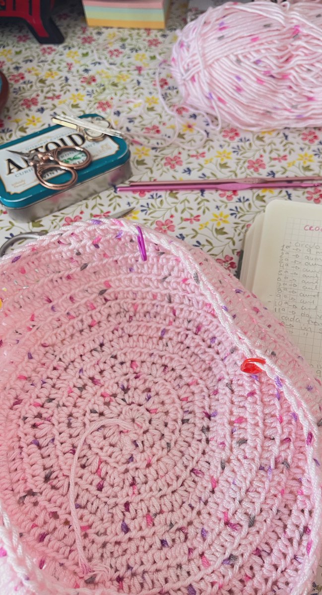 Le_Zenithe's tweet image. Bueno, ya había dicho que iba a postear mis mini avances textiles, y como no terminar proyectos y empezar nuevos es mi pasión, aquí un nuevo coso a ver si sale ꒰•ू꒪͒·̫̮꒪͒•ू꒱