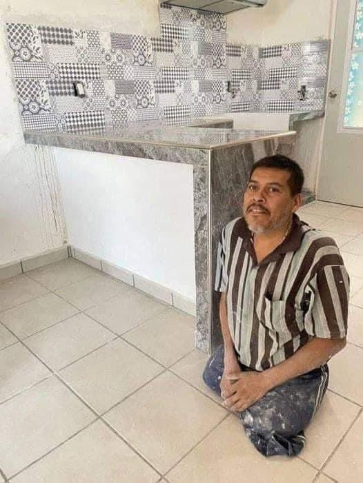 El hizo esta cocina sin pierna, a pesar de su discapacidad física! Admiración y ejemplo a seguir, Sea amable y califique el trabajo mil puntos 👏🏻👏🏻💯😍👌🏻🙌💪🏻🎉🎊
