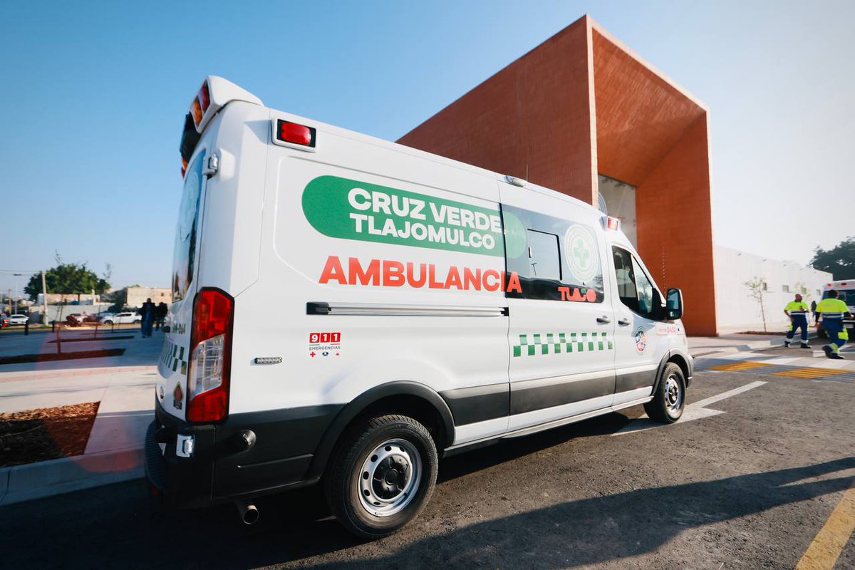 En equipo con el gobernador <a href="/PabloLemusN/">Pablo Lemus Navarro</a>, seguimos construyendo una red hospitalaria más cercana y humana, poniendo #TuSaludSiemprePrimero en Tlajo. ¡Ánimooos! 💪