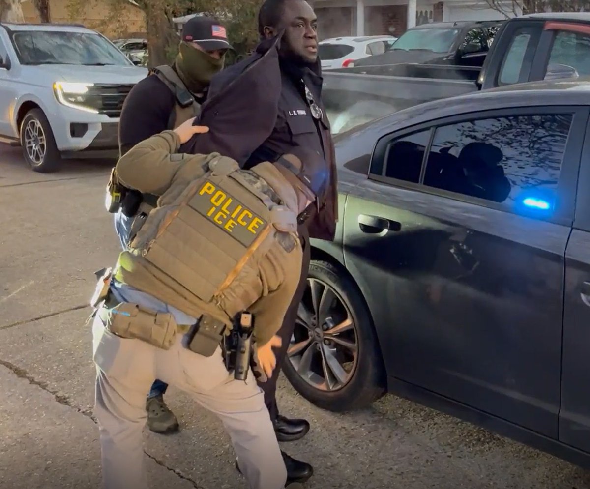 libsoftiktok's tweet image. BREAKING: ICE just arrested Larry Temah, a New Orleans Police Department recruit who’s an illegal alien from Cameroon. He was one week away from graduation and was already illegally given a gun. - FOX

We now have illegals carrying guns to enforce our laws. What is even happening