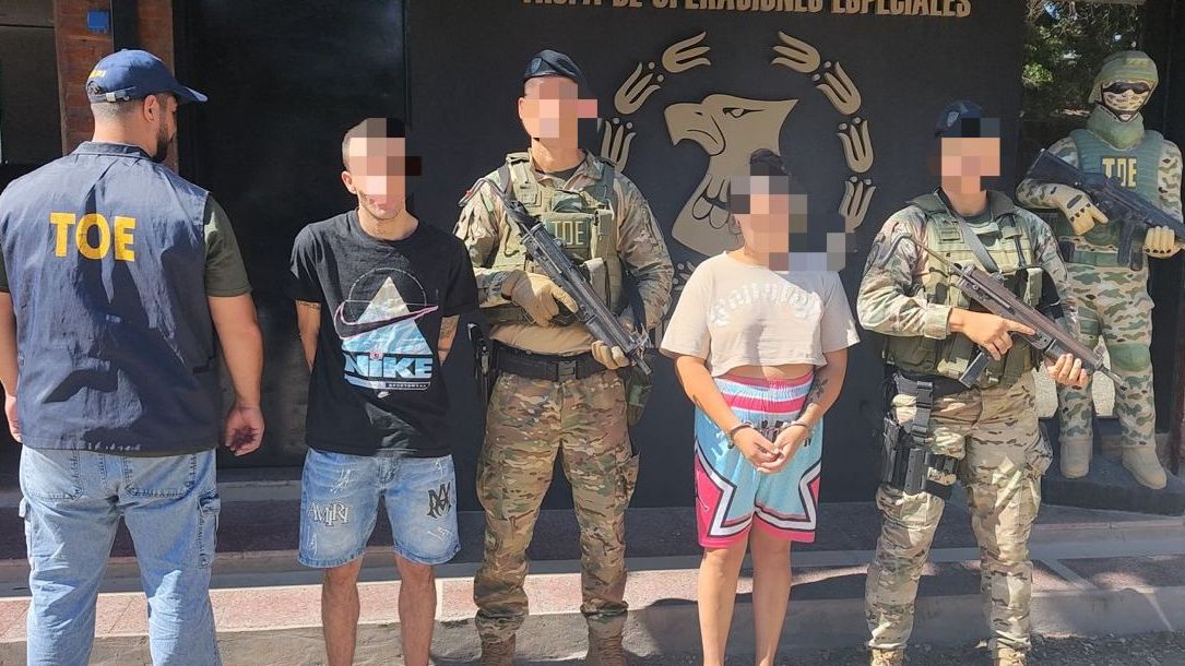 🚔 #Policiales #Rosario || Allanamientos en la zona oeste: detuvieron a los presuntos autores de un crimen ejecutado en enero tinyurl.com/58fcdsbx