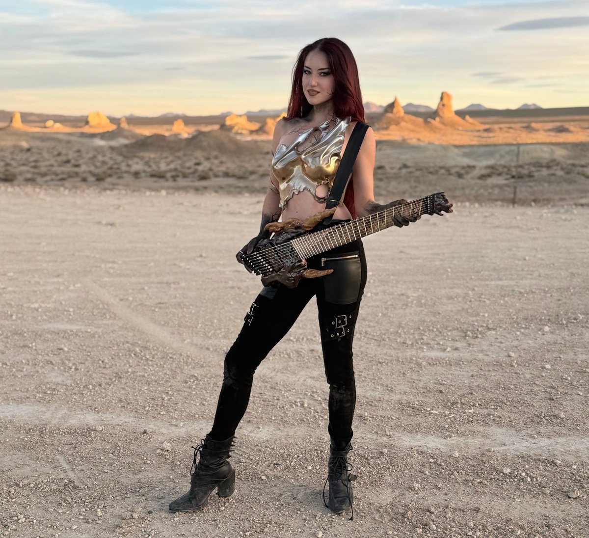 Guitar by Dan Kelley… Only wielded by the alien race of Velariff and Doug Weiand

carved from sacrifice, wood bleeding light, strings drawn from shadows and whispers. The first chord split the sky… 
Also thank you for 100K on Martyr! youtu.be/GtHYeuZpXbA?si… #rock #GRAMMYs