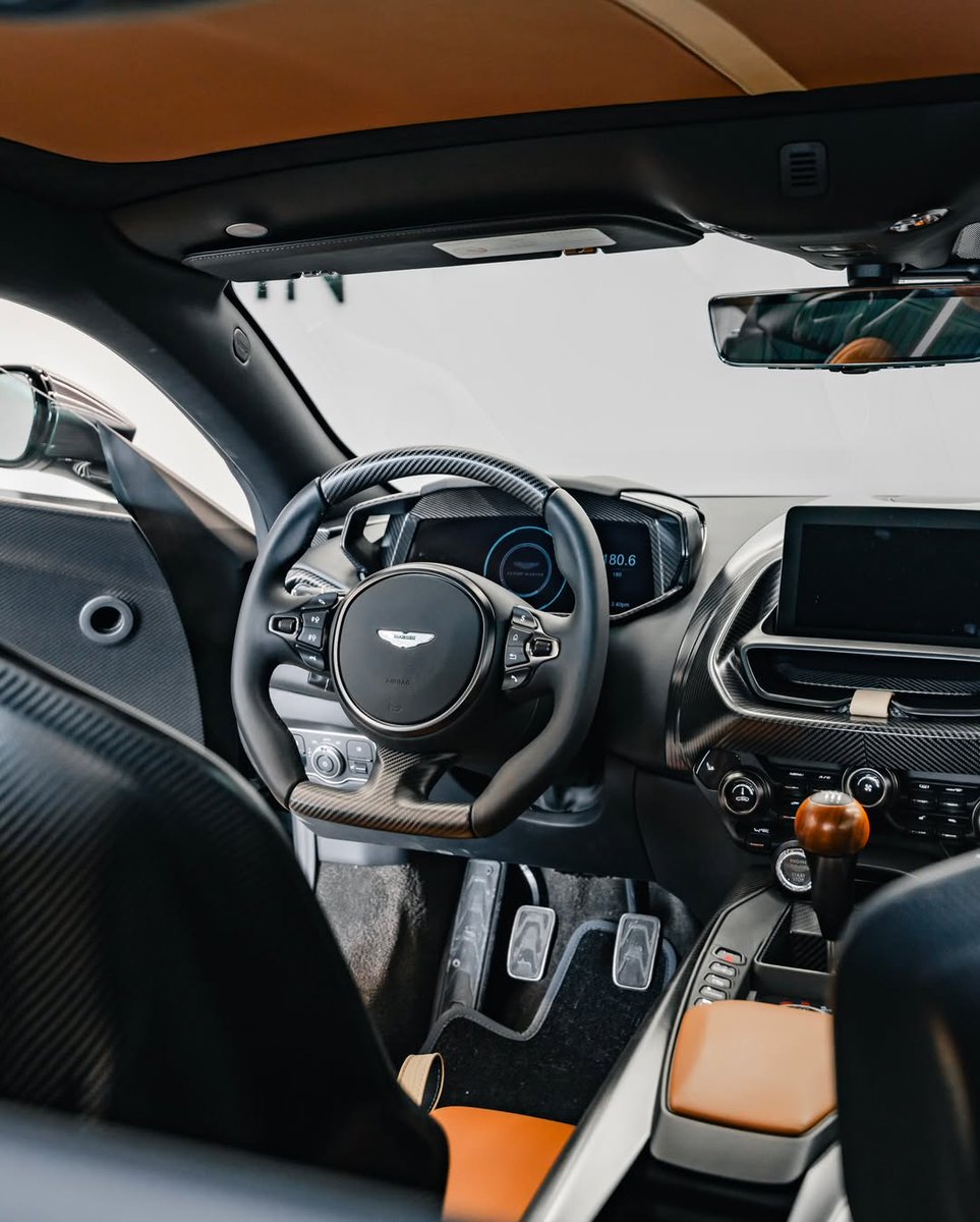 nocarcontext's tweet photo. Aston Martin Valour 🩶🩶 https://t.co/TAwN3OY9nc