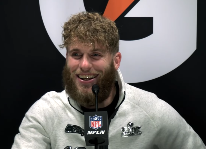 HawkMania tweet media