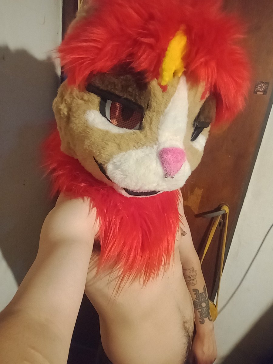 STRAYFELIN3's tweet photo. My neck fur barely covers My nips hehe https://t.co/IowYuul1zO