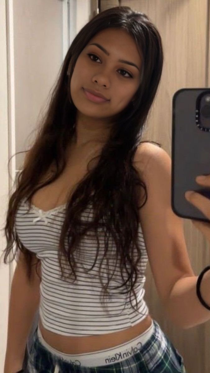 Vhyzealia's tweet photo. Do stripes look good on me?
#selfie #Moari #NZ #Stripes https://t.co/RhiCh2kCC8