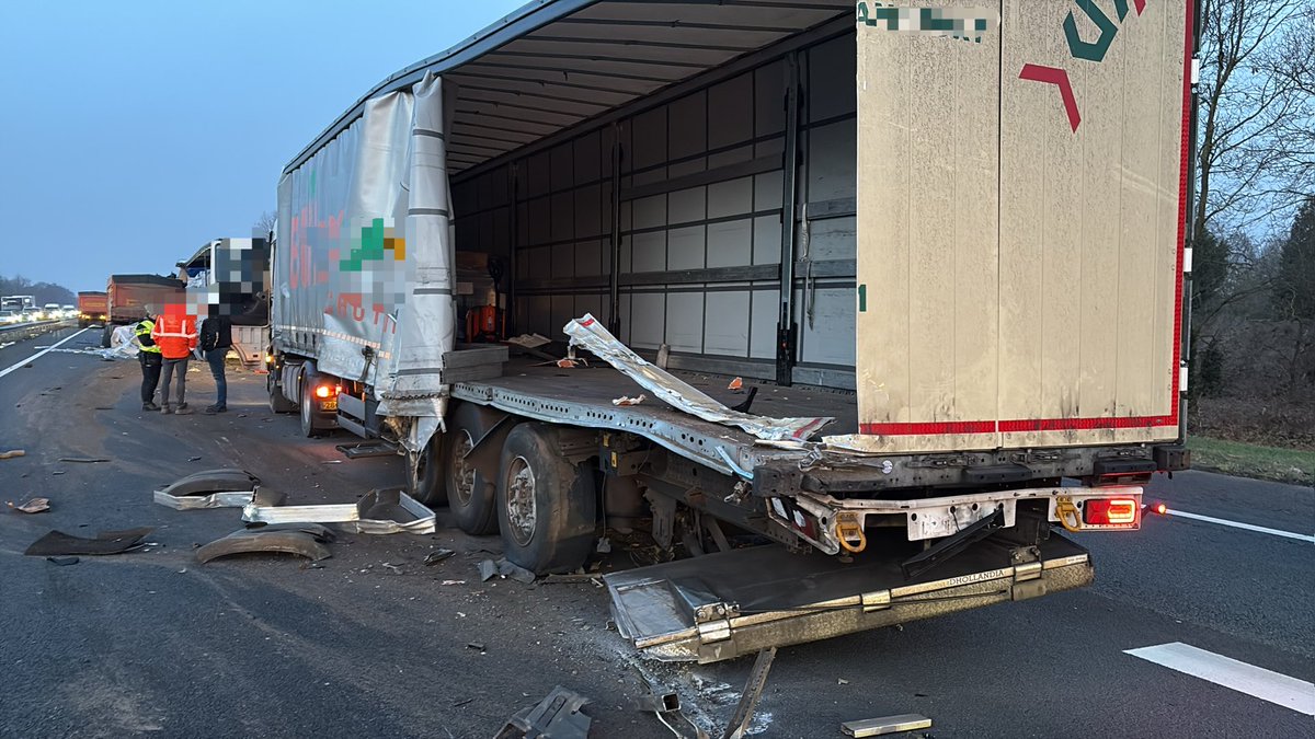 Ongeval tussen personenauto en vrachtwagen op de A1