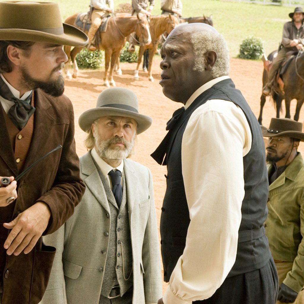 - Mira amo, ese camarero cobra más que yo.
- ¿Quieres ganar más que el camarero, Stephen?
- Yo lo que quiero es que él no cobre tanto!!