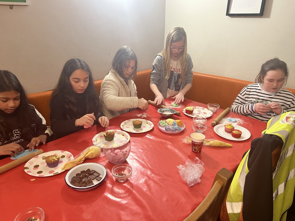 Mrs_Bee123's tweet photo. Cake making and decorating at CAFT today. We enjoyed sampling our tasty cakes with our tea.🧁 @parishschool1 https://t.co/1B8C6Bs377