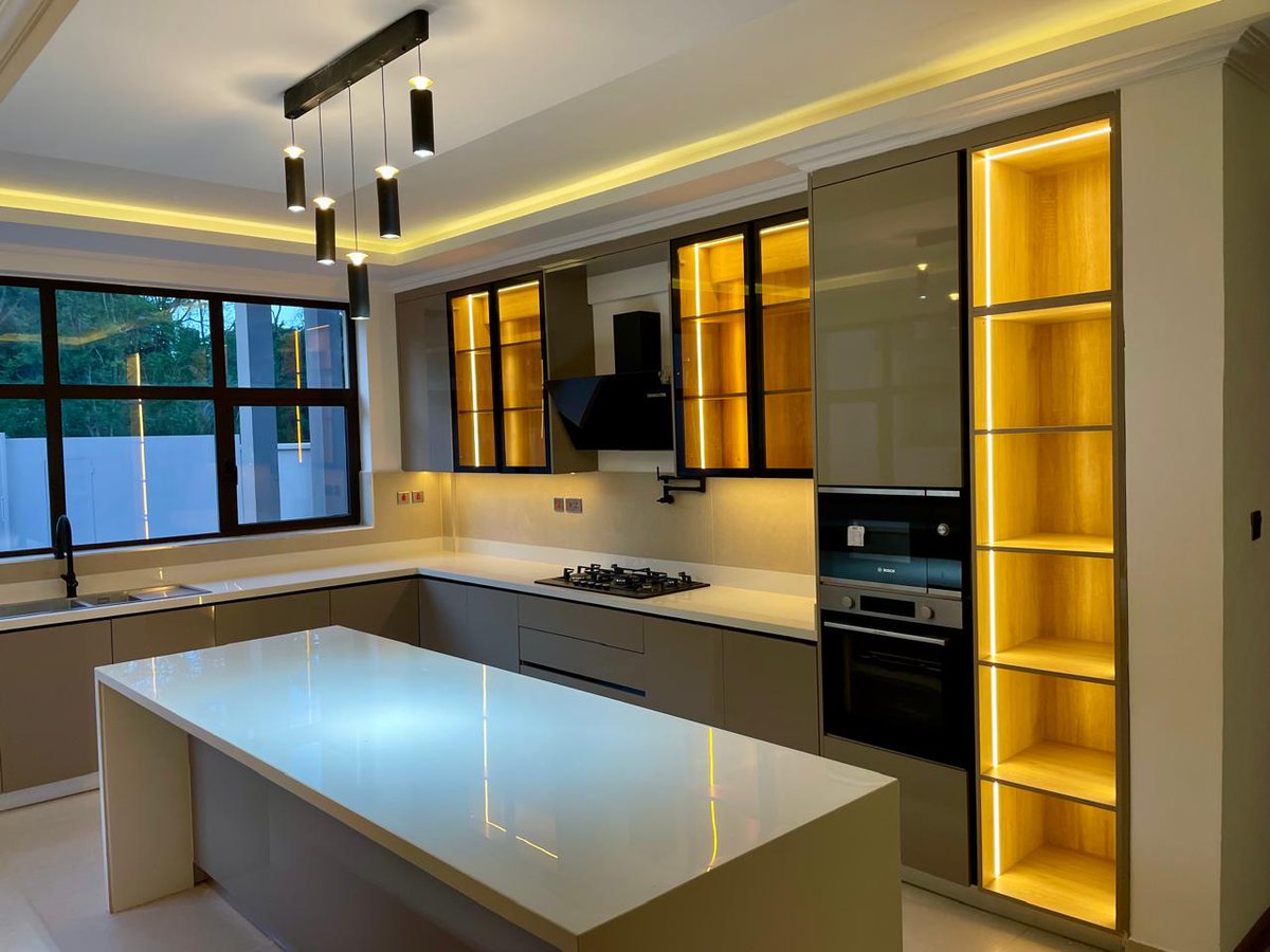 ElizabethWachir's tweet photo. For sale, stunning 5br villa on 0.5 of an acre on Windy Ridge, Karen. Within a small gated complex. Excellent workmanship, high quality finishes &amp; fixtures, all timber including parquet mahogany. Loads of light. For more pls text/WhatsApp Liz on +254745476797. See pics below. https://t.co/YgwMu6jdjd