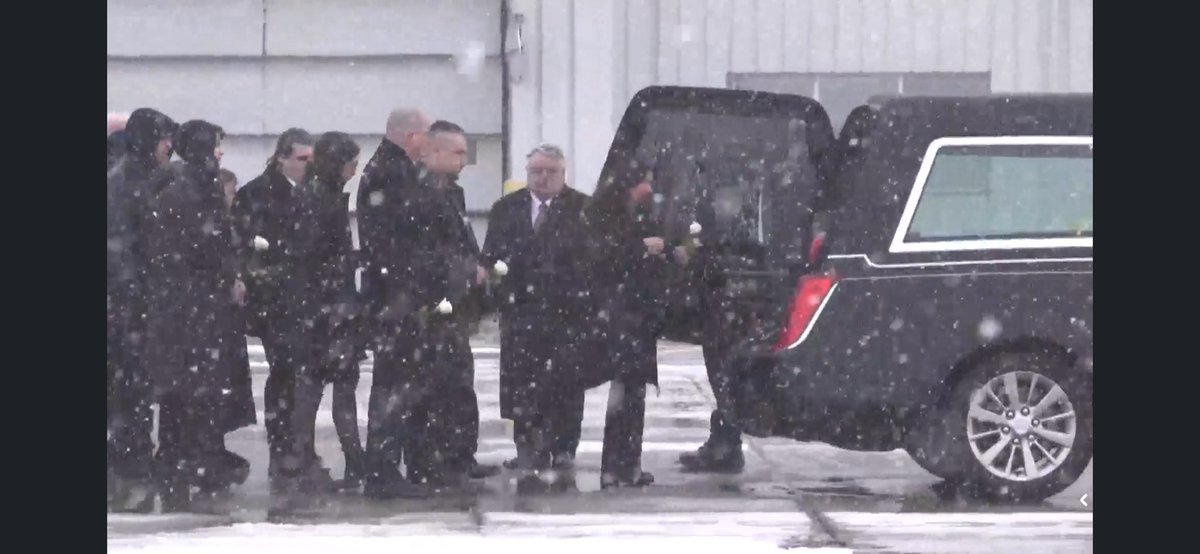 joe_warmington's tweet photo. BREAKING— Canadian Forces Gunner Sebastian Halmagean has been repatriated from Latvia to Canada. From @cfbTrenton the procession will soon travel along the Highway of Heroes toward the coroner’s office in Toronto https://t.co/qabPxBeox3