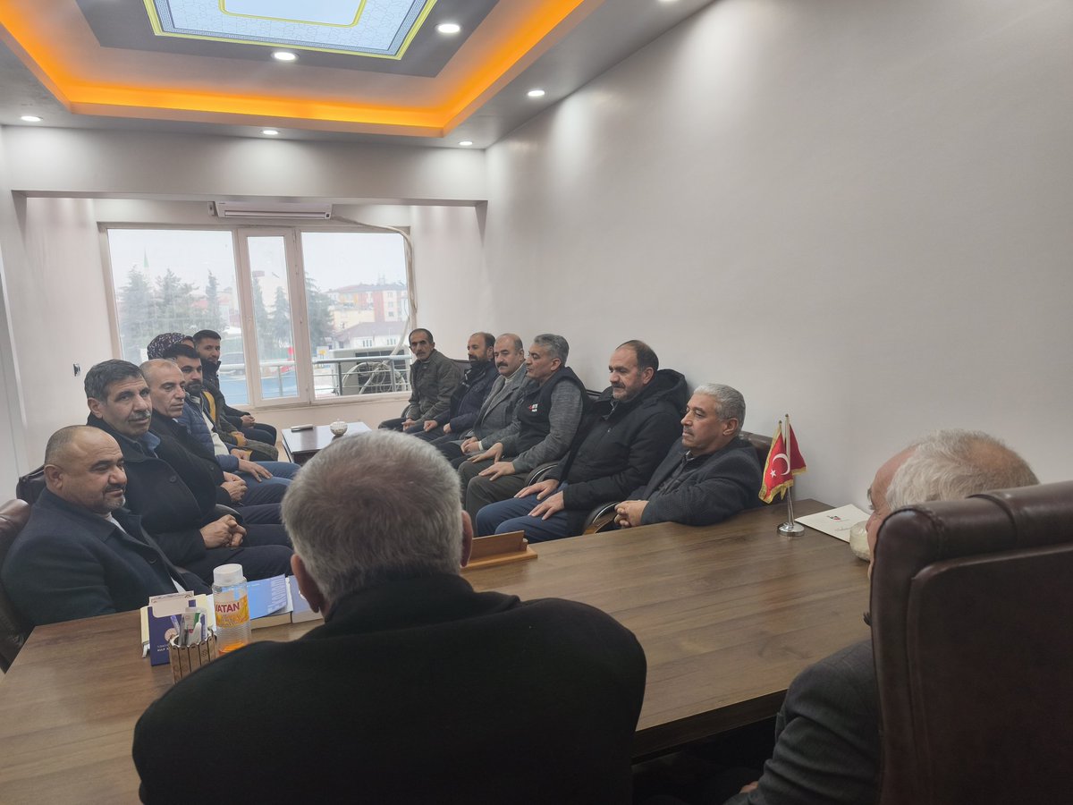 İlçe Başkan Yardımcısı Siyasi Hukuki İşler Başkanı sn. Ömer Çiçek başkanlığında Yönetim Kurulu Üyelerimizin katılımıyla haftalık olağan değerlendirme ve istişare toplantımızı gerçekleştirdik.

Toplantımız hayırlara vesile olsun...